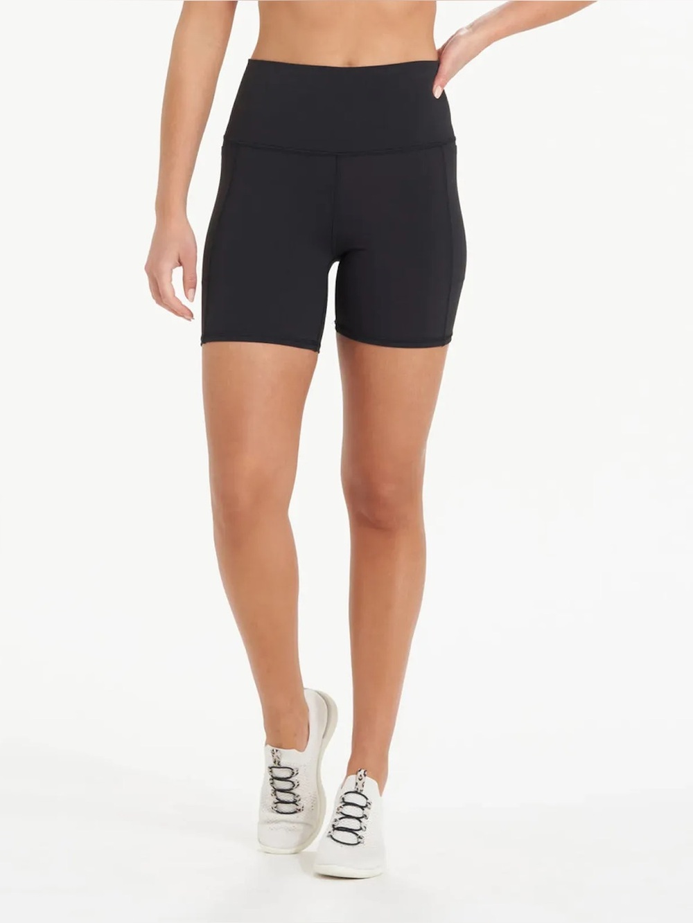 Vuori Studio Pocket Shorts in Black Women’s Size Small
